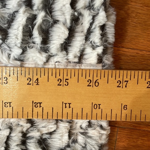 Casual Identity Women’s Size Large NWT Faux Fur Vest Ivory Quilted Adj Waist - Picture 9 of 15